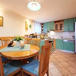 Dom wakacyjny House Linda Seget Vranjica